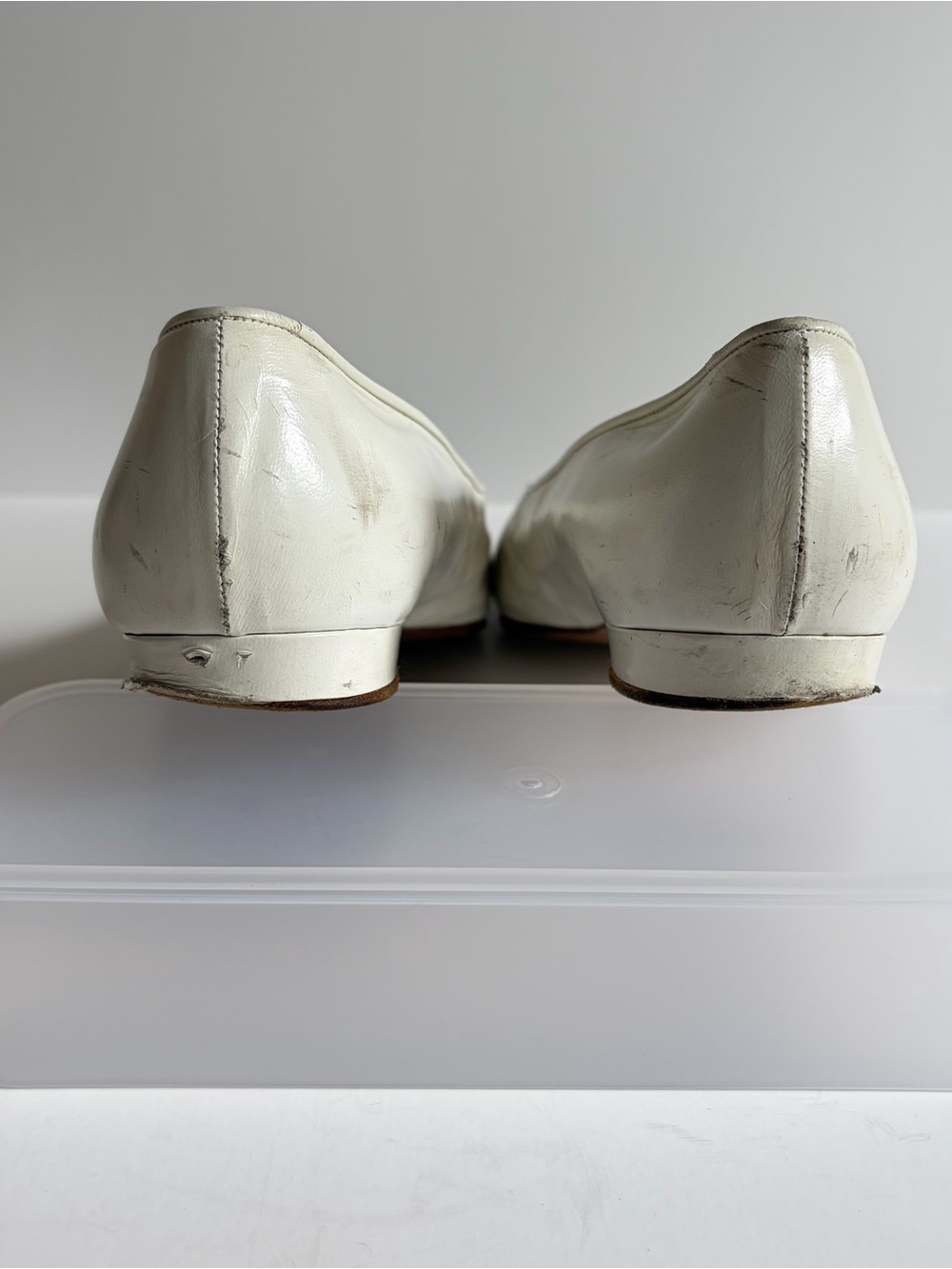 CHANEL Vintage White Leather Ballet Flats with Navy Cap Toe and Red Trim - Picture 6 of 9